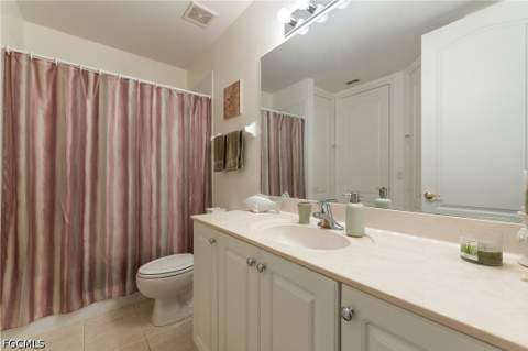 6011 Jonathans Bay Cir 402, Fort Myers FL - photo 18 of 28