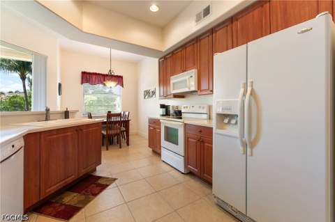 6011 Jonathans Bay Cir 402, Fort Myers FL - photo 8 of 28