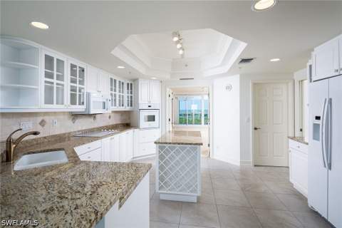 435 Dockside Dr B703, Naples FL - photo 12 of 37