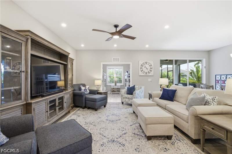 3 bedroom SingleFamilyResidence at 2509 SW 32nd St, Cape Coral, Cape Coral — photo 4