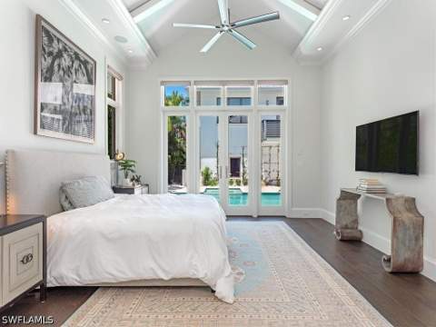 545 13th Ave S, Naples FL - photo 12 of 25
