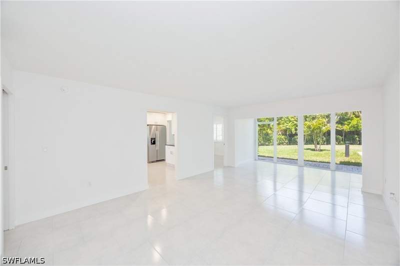 2 bedroom Condominium at 4180 Crayton Rd E4, Swan Lake Club, Naples — photo 4