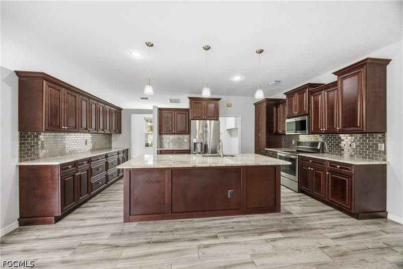 4 bedroom SingleFamilyResidence at 12781 Meadow Pine Ln, Pinecrest, Fort Myers — photo 4