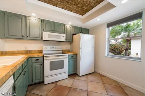 1025 Pine Isle Ln 1025, Naples FL - photo 10 of 33