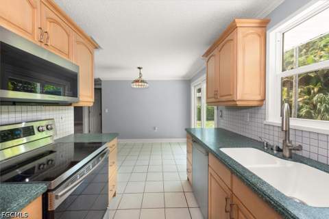 4639 Robin Ave, Naples FL - photo 13 of 30