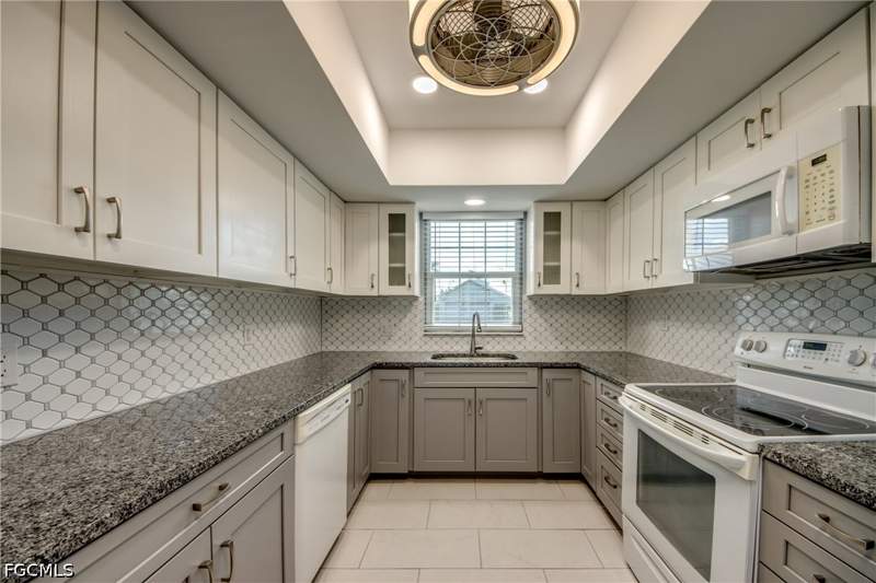 2 bedroom Condominium at 4202 SE 4th Pl 3, Country Club Estates Condo, Cape Coral — photo 2