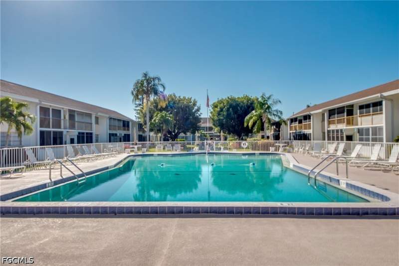 2 bedroom Condominium at 4202 SE 4th Pl 3, Country Club Estates Condo, Cape Coral — photo 4