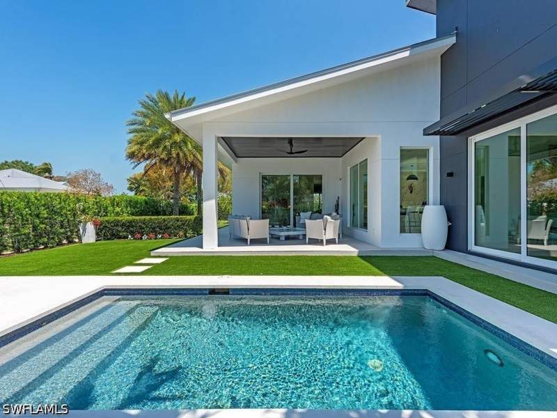 3 bedroom SingleFamilyResidence at 1218 14th Ave N, Lake Park, Naples — photo 4