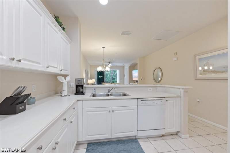2 bedroom Condominium at 4873 Hampshire Ct 104, Lake Barrington, Naples — photo 5