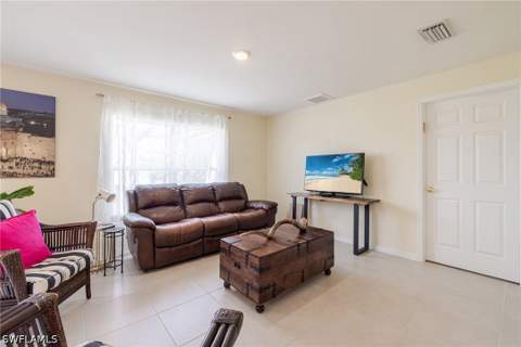1607 NE 35th Ln, Cape Coral FL - photo 14 of 27