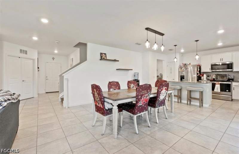 4 bedroom SingleFamilyResidence at 10804 Firebush Cir, Enclaves At Eagle Landing, North Fort Myers — photo 2