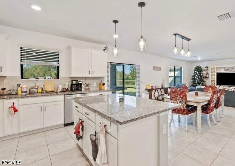 4 bedroom SingleFamilyResidence at 10804 Firebush Cir, Enclaves At Eagle Landing, North Fort Myers — photo 3