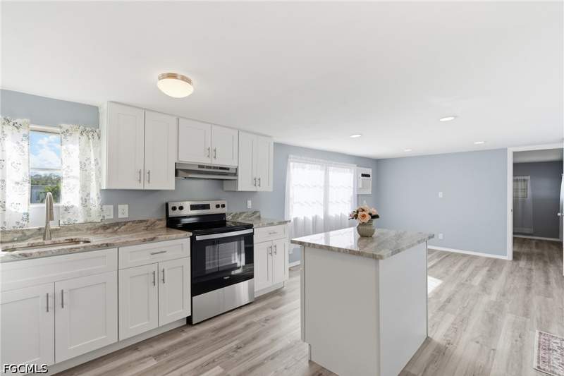 2 bedroom ManufacturedHome at 5558 Palm Beach Blvd 82, Sun-N-Fun Mobile Home Village, Fort Myers — photo 2