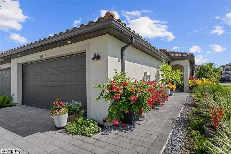2 bedroom Attached at 14045 Winding Cedar Way, Timber Creek, Fort Myers — photo 2