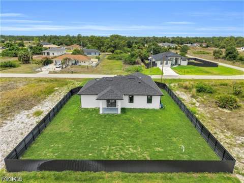 913 Mildred Ave S, Lehigh Acres FL - photo 6 of 39