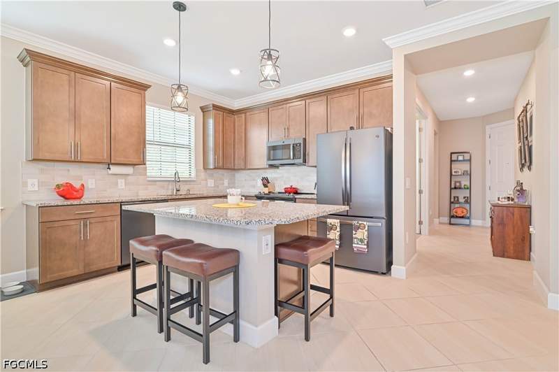 2 bedroom Attached at 16688 Rolling Rock Blvd, Country Club, Alva — photo 3