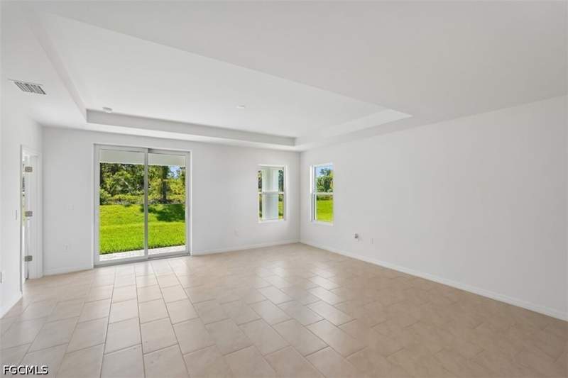 4 bedroom SingleFamilyResidence at 247 Lakeside Breeze Way, Whispering Lakes, Lehigh Acres — photo 5