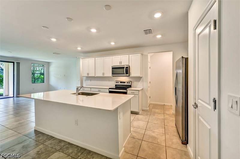 3 bedroom Townhouse at 1519 Lake Jessup Cir, Sawgrass At Coral Lakes, Cape Coral — photo 3