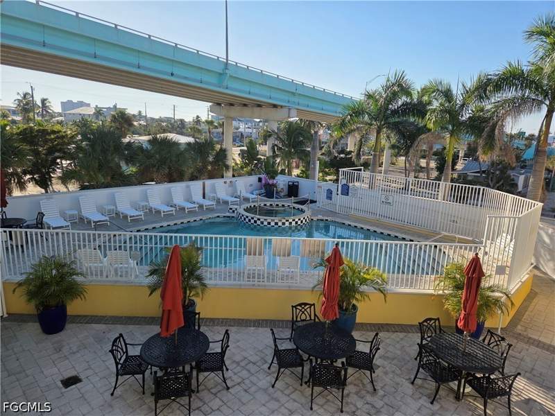 1 bedroom Condominium at 450 Old San Carlos Blvd SW 309, Harbour House At The Inn, Fort Myers Beach — photo 4