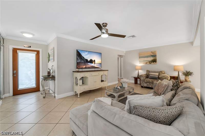 3 bedroom SingleFamilyResidence at 146 Greenbrier St, Marco Island, Marco Island — photo 4