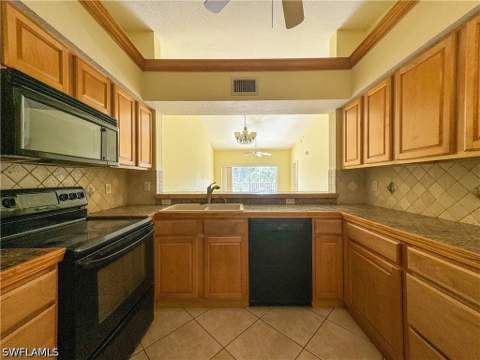 3250 Cypress Glen Way 424, Naples FL - photo 7 of 17
