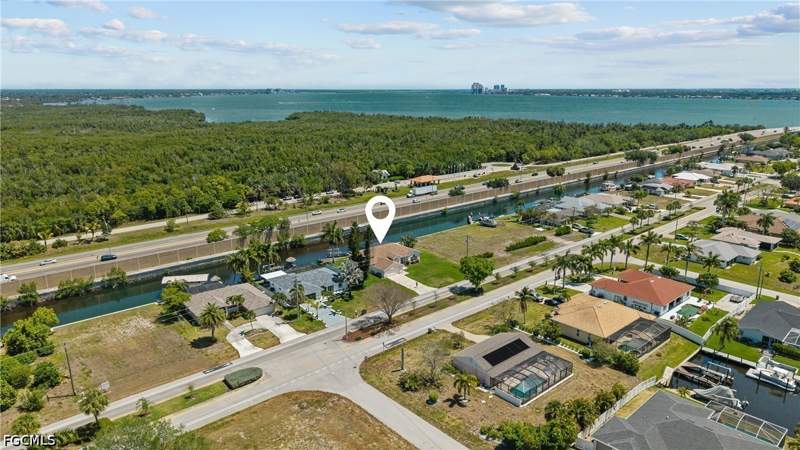 4 bedroom SingleFamilyResidence at 2429 Everest Pkwy, Cape Coral, Cape Coral — photo 2