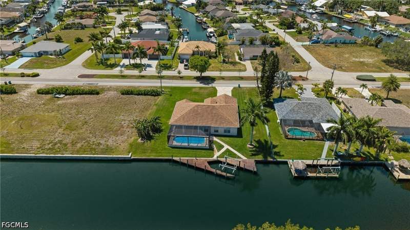 4 bedroom SingleFamilyResidence at 2429 Everest Pkwy, Cape Coral, Cape Coral — photo 3