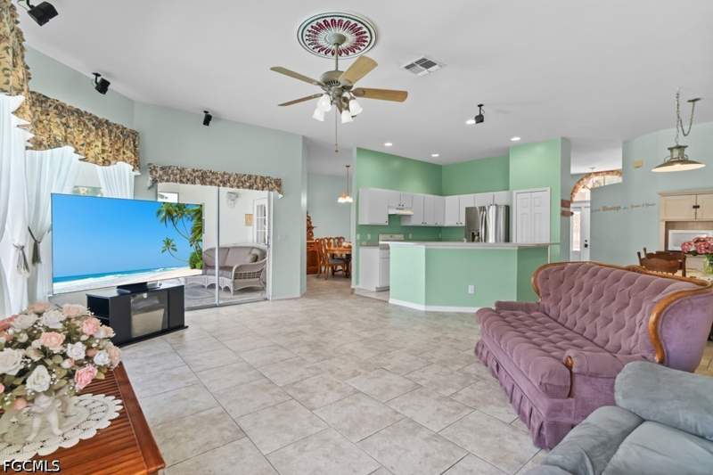 4 bedroom SingleFamilyResidence at 2429 Everest Pkwy, Cape Coral, Cape Coral — photo 4