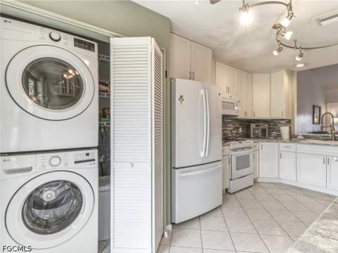 15452 Admiralty Cir 9, North Fort Myers FL - photo 10 of 38