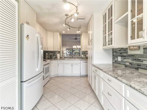 15452 Admiralty Cir 9, North Fort Myers FL - photo 6 of 38