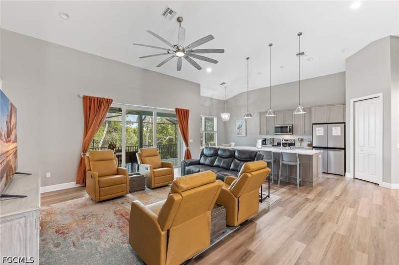 5 bedroom SingleFamilyResidence at 5809 Lauder St, McPhie Park, Fort Myers Beach — photo 4