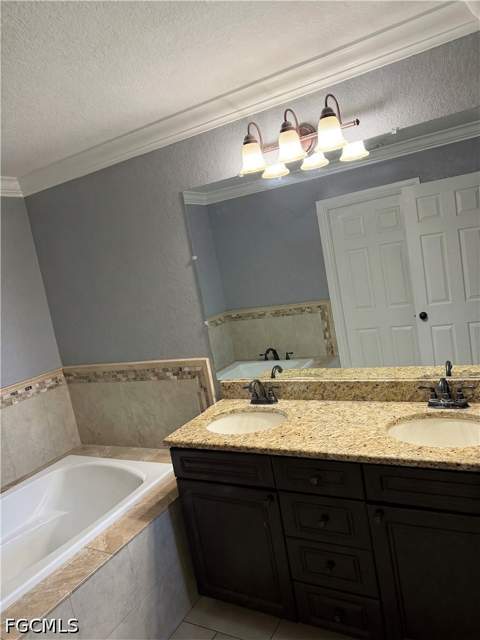 1031 NE 2nd Pl, Cape Coral FL - photo 10 of 18