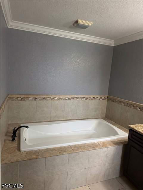 1031 NE 2nd Pl, Cape Coral FL - photo 11 of 18