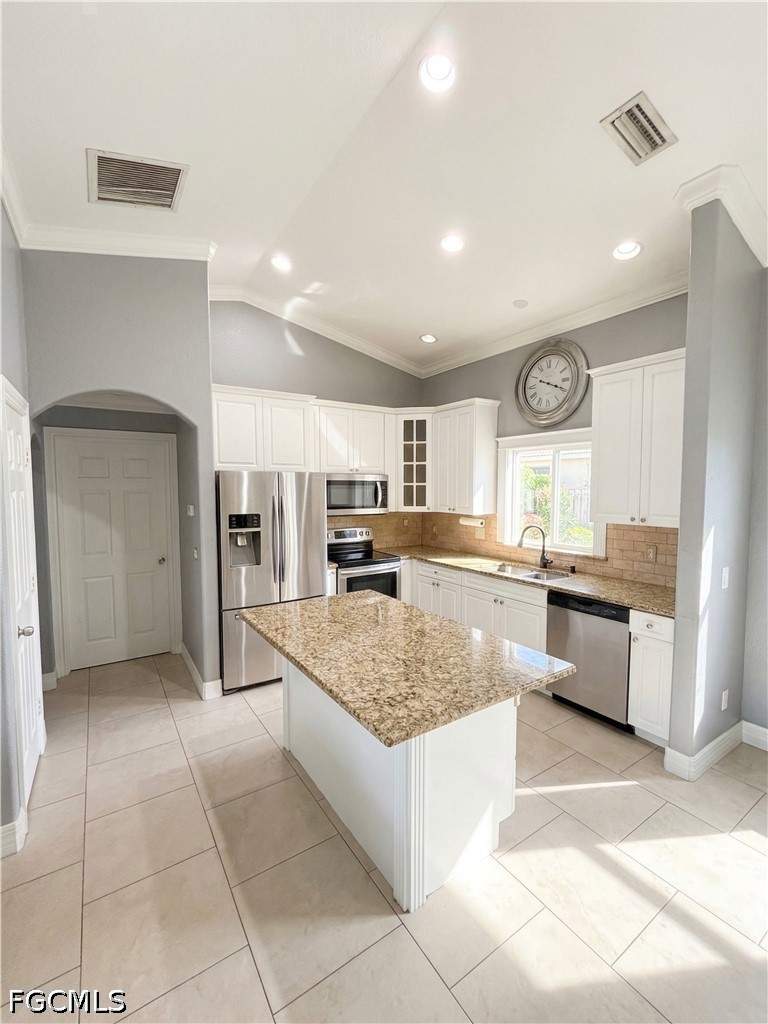 4 bedroom SingleFamilyResidence at 1031 NE 2nd Pl, Cape Coral, Cape Coral — photo 3