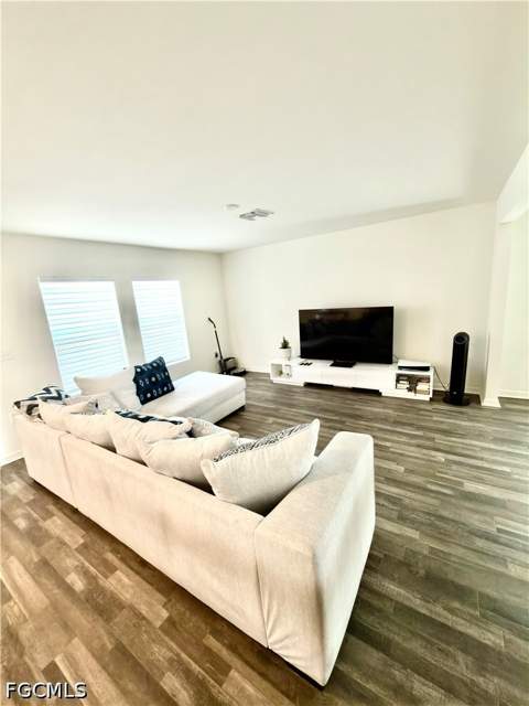 341 NE 13th Ter, Cape Coral FL - photo 8 of 32