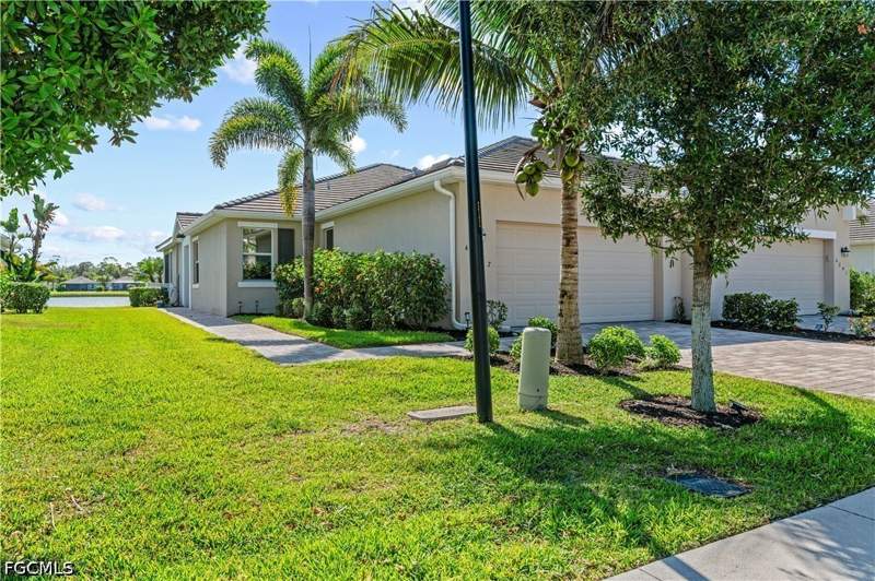 3 bedroom Attached at 4287 Lemongrass Dr, Castalina, Fort Myers — photo 2