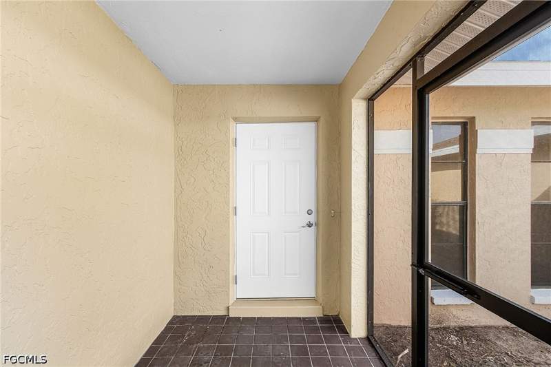 3 bedroom SingleFamilyResidence at 920 SE 21st St, Cape Coral, Cape Coral — photo 4