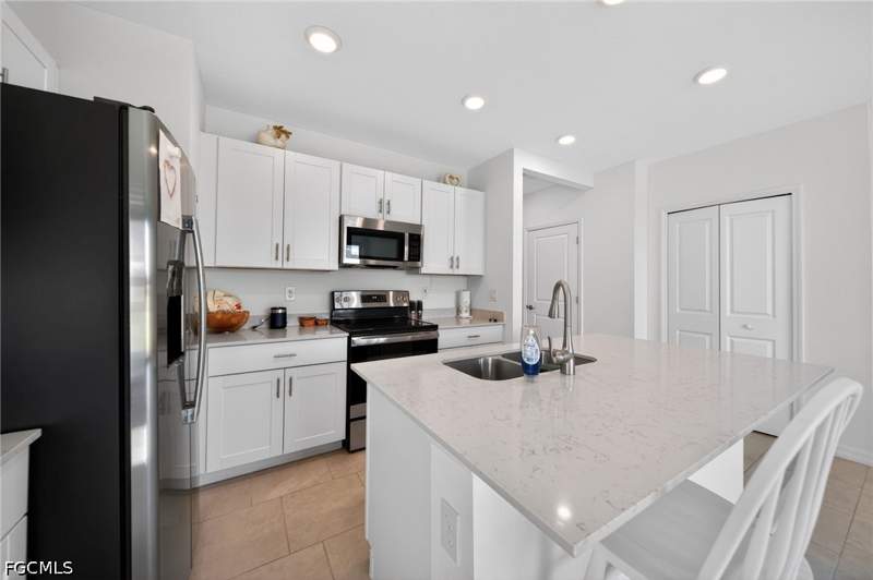 3 bedroom Townhouse at 14275 Oviedo Pl, Portico, Fort Myers — photo 5
