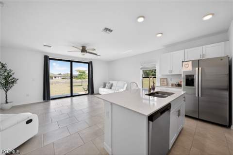 14275 Oviedo Pl, Fort Myers FL - photo 6 of 34