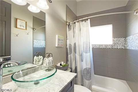 8723 S Lake Cir, Fort Myers FL - photo 17 of 49
