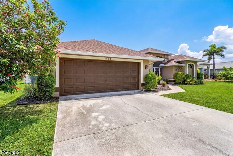 4 bedroom SingleFamilyResidence at 1204 SE 5th Ter, Cape Coral, Cape Coral — photo 3