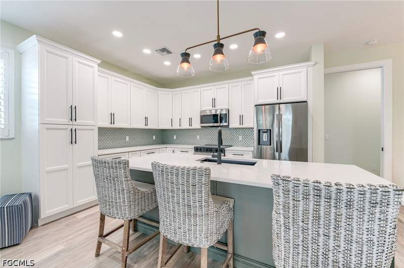 5 bedroom SingleFamilyResidence at 159 Delmar Ave, Watson W W, Fort Myers Beach — photo 4