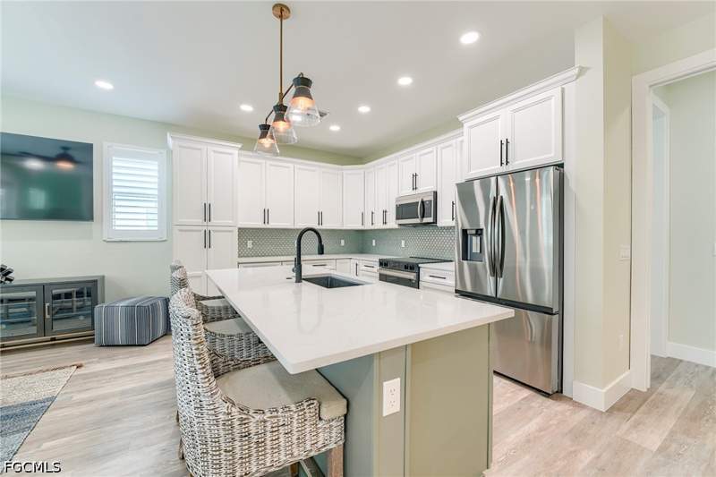 5 bedroom SingleFamilyResidence at 159 Delmar Ave, Watson W W, Fort Myers Beach — photo 5