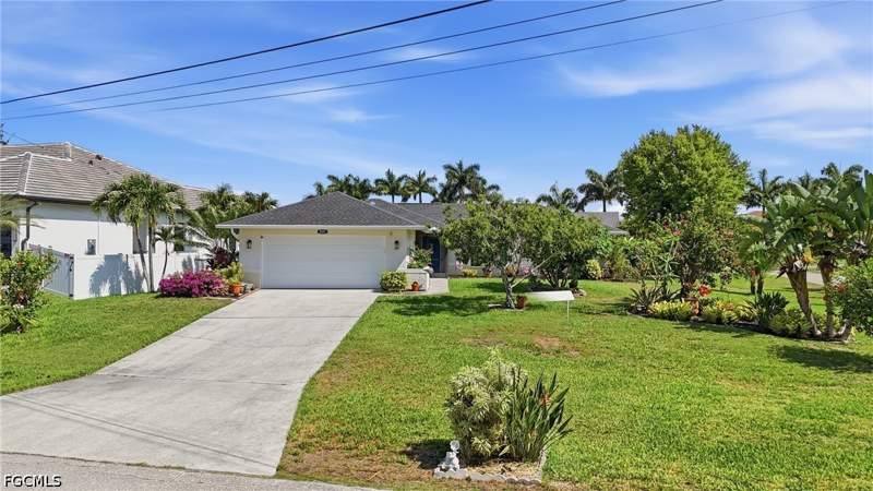 3 bedroom SingleFamilyResidence at 2501 SW 52nd Ter, Cape Coral, Cape Coral — photo 2