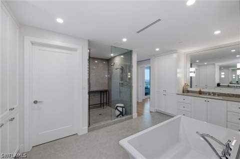 13925 Old Coast Rd 1706, Naples FL - photo 16 of 37