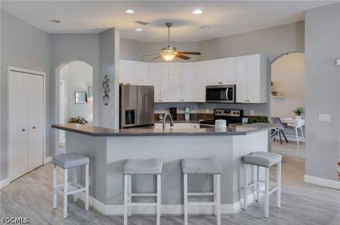 201 SW 35th St, Cape Coral FL - photo 7 of 39