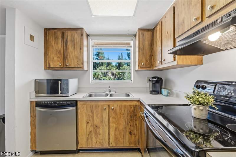 2 bedroom Condominium at 16881 Davis Rd 723, Davis Woods Condominium, Fort Myers — photo 3