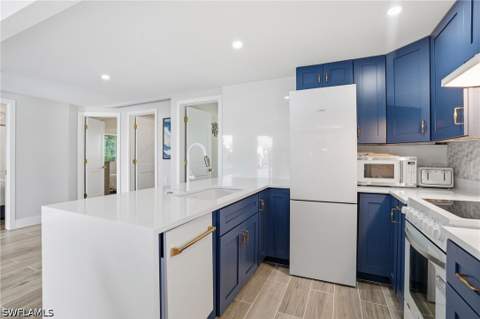 239 Curlew St, Fort Myers Beach FL - photo 14 of 50