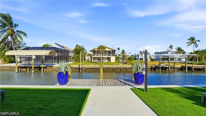 4 bedroom SingleFamilyResidence at 239 Curlew St, Santini Cross Unrec, Fort Myers Beach — photo 2