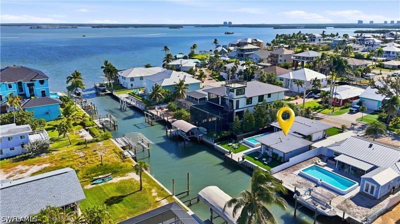4 bedroom SingleFamilyResidence at 239 Curlew St, Santini Cross Unrec, Fort Myers Beach — photo 4